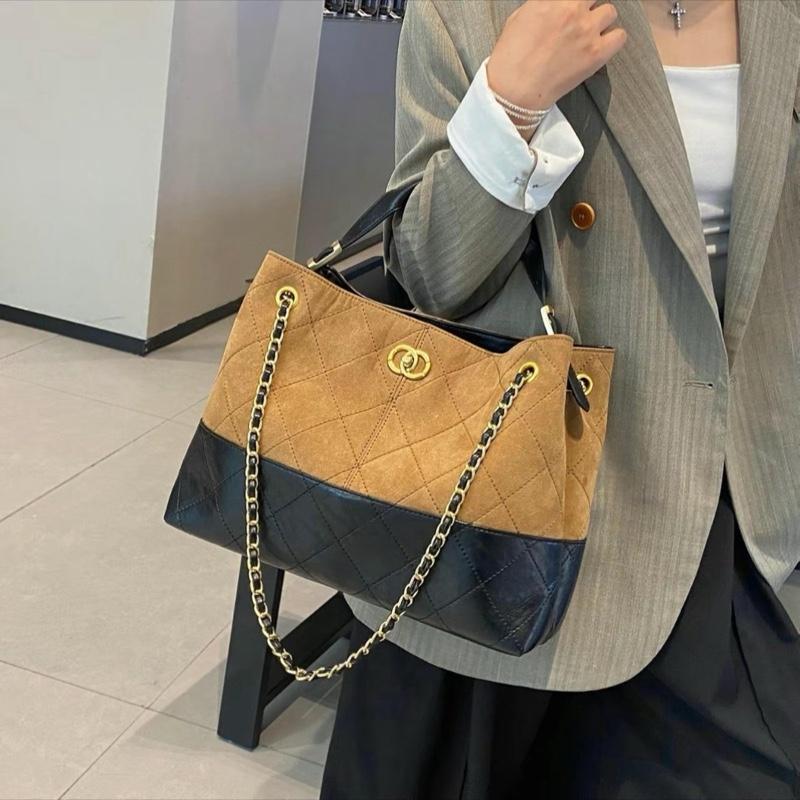  Túi xách nữ da lộn size 30 khóa tròn khóa xoay bản dây đeo chéo kẹp nách hàng da đẹp form cứng cap sang chảnh 