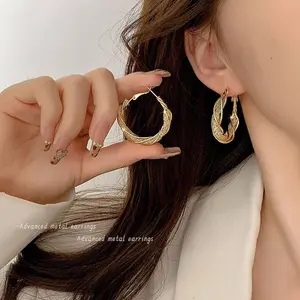 AT22 Beli 68K dapat gratis bonus (COD)Anting Titanium Warna Emas Lingkaran, Anting Hijab Klip Gaya Korea Desain Bulat