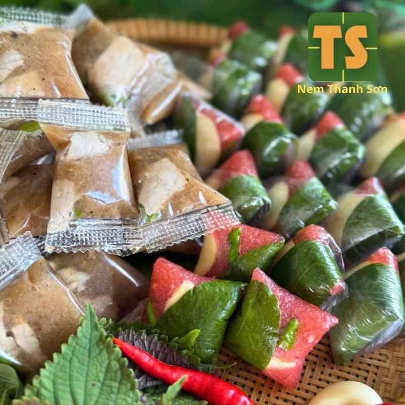 Nem THANH SƠN - 10 CÁI BÌ LAI VUNG NEM CHUA LAI VUNG - trọng lượng 180g- 1 hộp 10 cái -Nem Thanh Sơn - OCOP 3 SAO -tặng muối tiêu