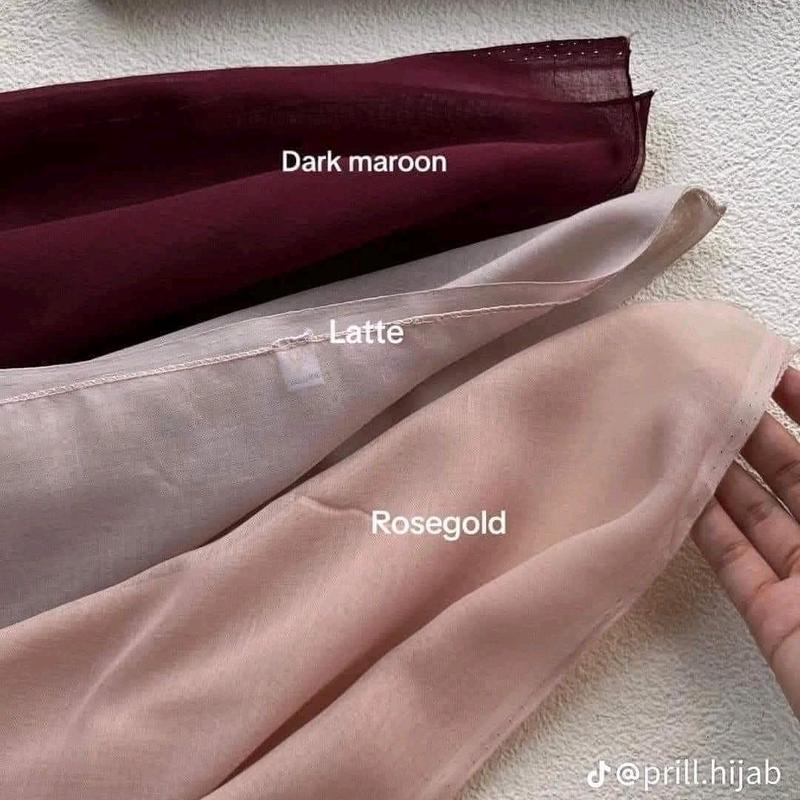 beli 2 gratis 1️ spill warna hijab yg bikin wajah cerah dong!!fix harus tau yg satu ini️ Bagus buat daily hijab ataupun formal  Warnanya cangtip², mudah diatur  Tegak paripurna dan melengkung sempurna  Cakep bgt 5