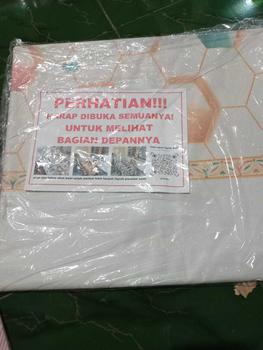Product Review of Taplak meja gaya kontemporer kualitas tinggi hot stamping waterproof pvc taplak meja 3d heksagonal dan pola bunga from n** f**a 0
