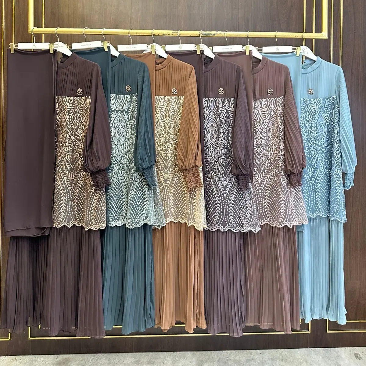 Gamis plisket mix brukat set hijab by  shellasaukia