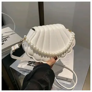 Tas bentuk kerang/ Pearl shell bag/