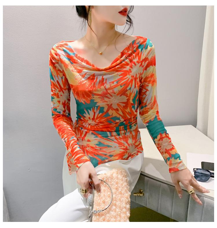 Product Introduction of DL 2025 Early Autumn Long Sleeve Printed T-shirt New Slim Fit Style Regular Pullover V-neck Top Europe and America 13