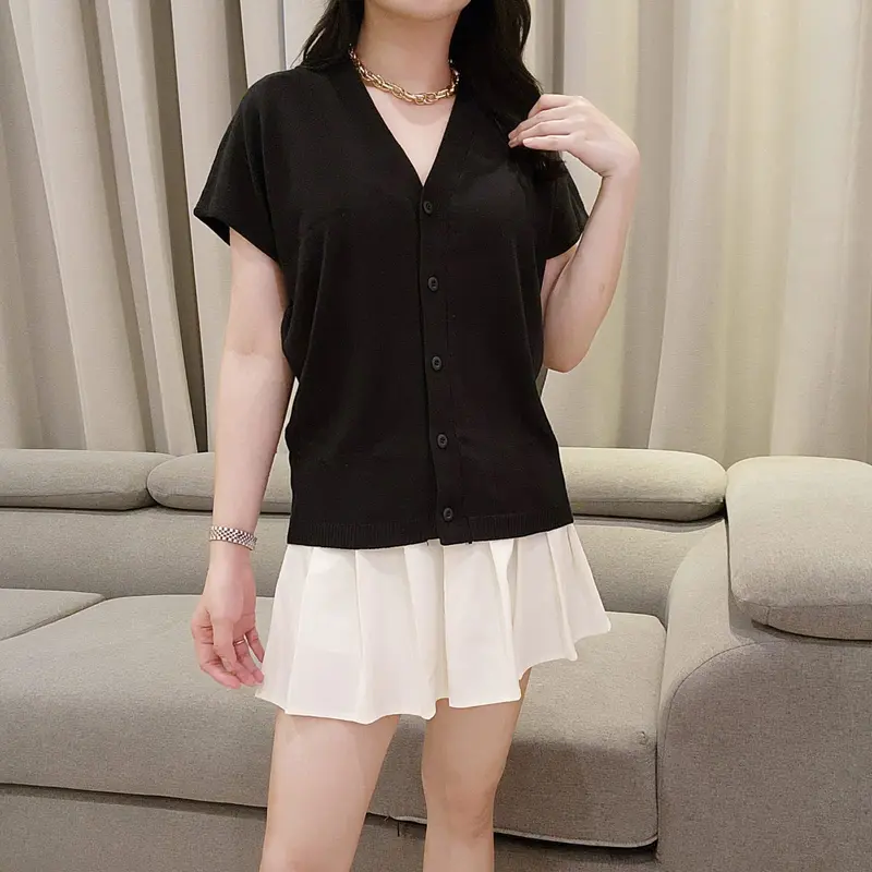 [Mikicloth] Astrid Basic Button V Knit Oversize Top | Atasan Wanita Kekinian Korean Style Rajut Blouse Motif Polos Kancing 4
