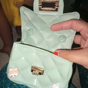 BISA COD T5640 Tas Selempang Jelly Karakter / Tas Handbag / Jelly Bag Mutiara Gaya Korea / Tas Jelly Glossy Mini Boneka Anak Fashion