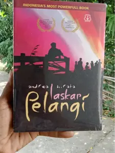 buku novel laskar pelangi '' andrea hirata ''