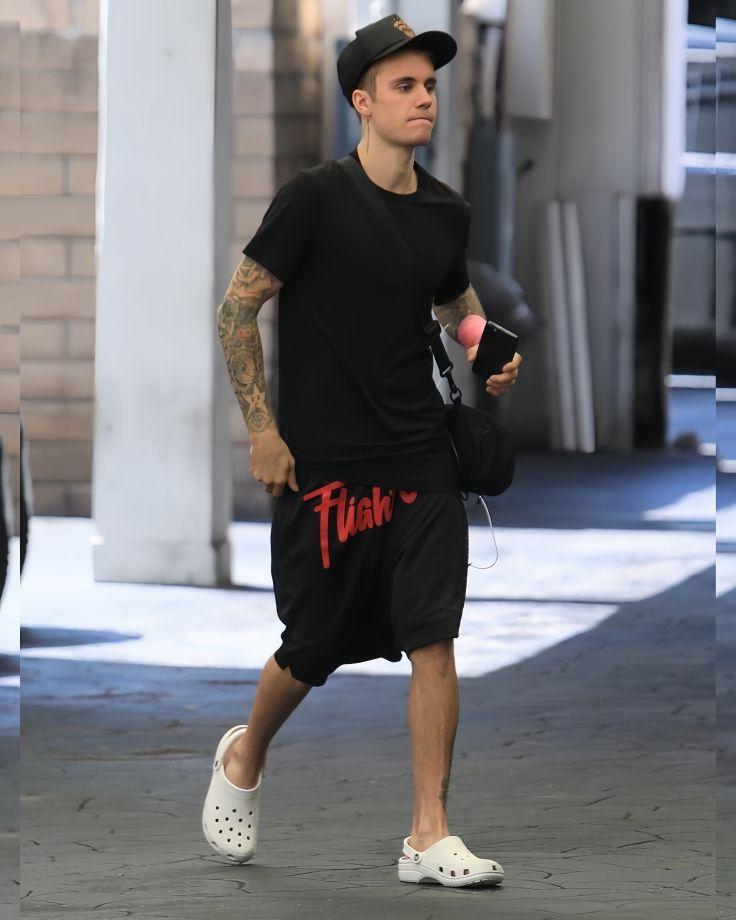 Sandal Baim Cross Clug Pria Terbaru 2026 Sandal Kodok Cowok Tali Belakang Sendal Karet Laki Laki Nyaman Ringan Sandal Baim Cross Clug Pria Terbaru 2026 Sandal Kodok Cowok Tali Belakang Sendal Karet Laki Laki Nyaman Ringan