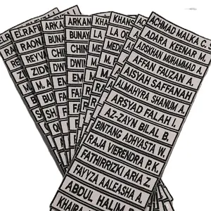 Bordir nama seragam sekolah, papan nama, bet nama.