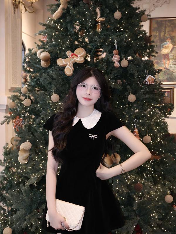 MotPhimShop Váy Nhung Cổ Sen Phối Trắng Đơn Giản D191