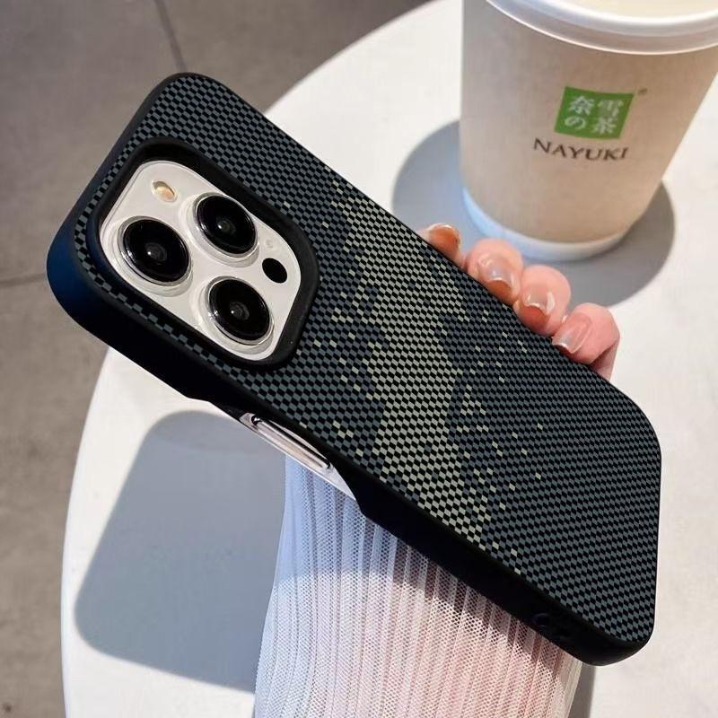 Ốp điện thoại mềm nửa thân thời trang nghệ thuật bằng sợi carbon cao cấp, chống sốc, phù hợp cho iPhone 17promax 11promax 12 14pro 15 16pro 17 14plus 15.