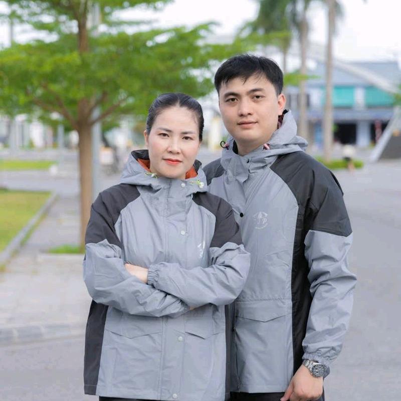 Bộ quần áo mưa cao cấp chất vải grotex tráng PU 2 lớp mũ liền siêu nhẹ Tuấn Phúc màu đen phối ghi xám.