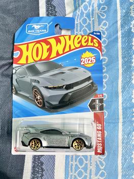 Product Review of Siêu xe Hotwheels ( Những Mẫu Xe Đẹp Hot Nhất Hiện Tại ) No Warranty Orange from N**🤡 0