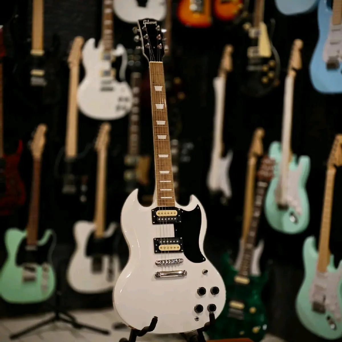 Difergio Gitar Elektrik Gibson SG White Model PRS Green Blue RED Kayu Solid Body Indonesian Wood Fretboard Rosewood Pick Tas Strap Kabel Jack