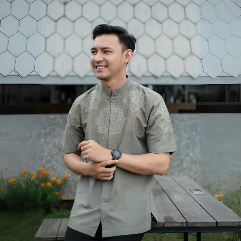 BASTOH Kemeja Koko Pria Bordir Mada Sage Green Lengan Pendek 1
