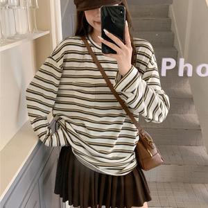 Round neck striped long-sleeved top, Women's T-shirts，Beautiful new model in 2025，Women's Clothing，Early autumn outfit with loose fit，Pocket Design Inner Layer Undershirt Korean-style Top 3696 Womenswear Casual Longsleeve