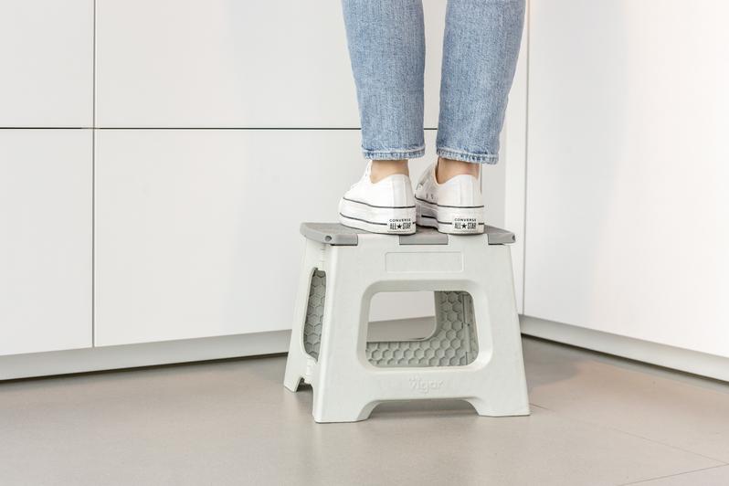 Product Introduction of Vigar Compact Foldable Stool 100% Recycled Plastic Zeroline Grey 20