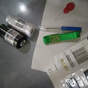 PAKET BENANG JAHIT HITAM PUTIH DAN JARUM ALAT JAHIT