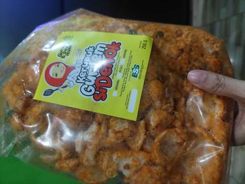 Product Review of Paket Gurilem & Kerupuk Mangkok Pedas isi 500 gram Food Snacks from E** R**a 2