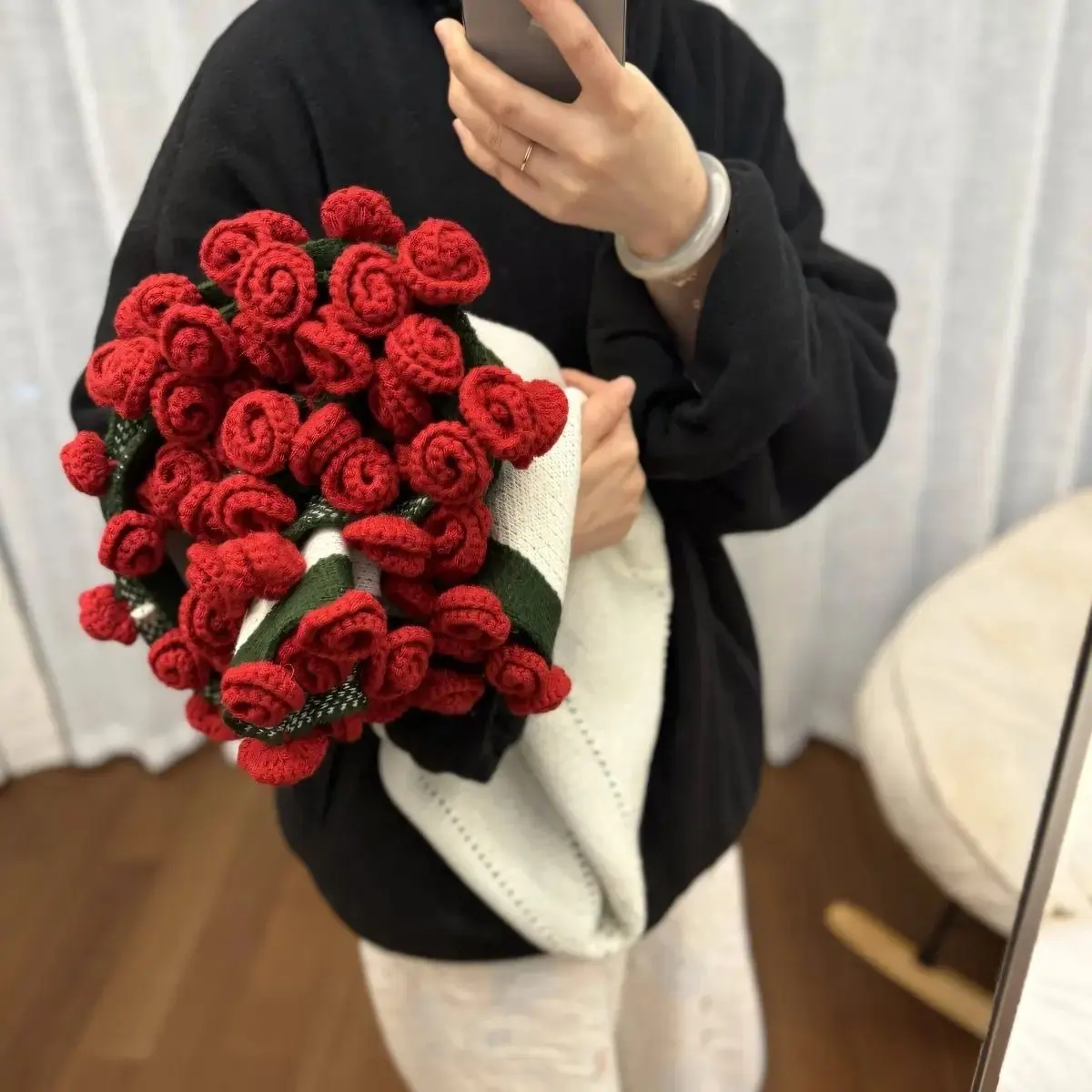 Rose Bouquet Handmade Crochet Flower Blanket | Suitable for Office Napping and as a Car Cover for Warmth | Finished DIY Gift | Ideal for Girlfriends as a Valentine's Day Present | Soft Blanket with Floral Decorations