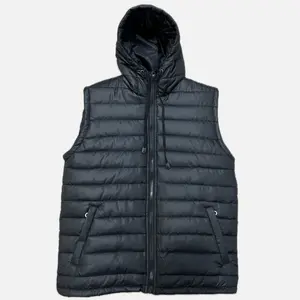 Rompi Hitam dengan Hoodie dan Resleting untuk Musim Dingin