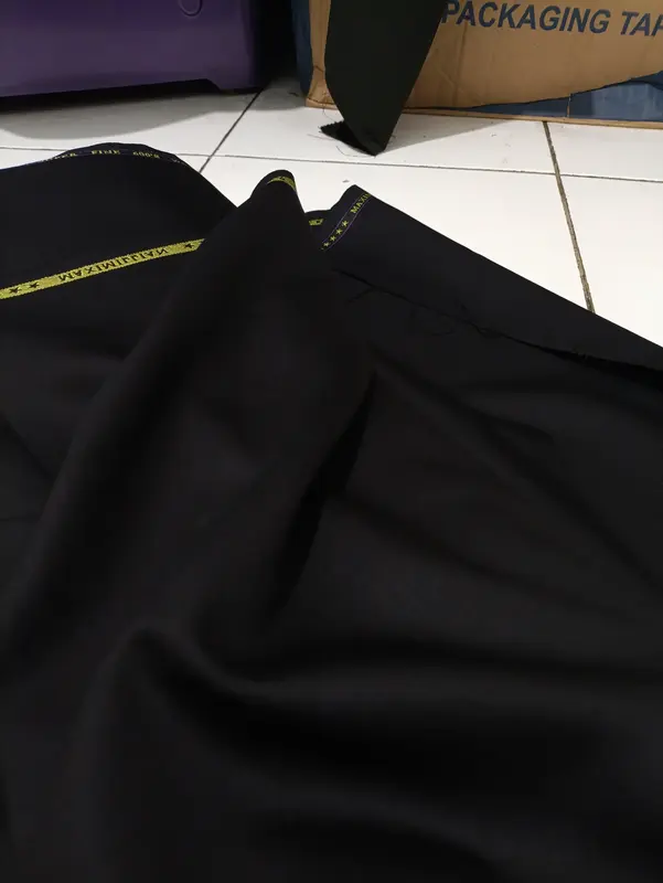 KAIN PUTIH BERSIH DAN HITAM PREMIUM IMPORT DINAS PNS, ASN, PERAWAT, KEDOKTERAN, KAIN LEMBUT, ADEM, NYAMAN DI PAKAI Katun 4
