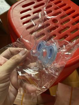 Product Review of Núm Vú Giả Silicon Đầy Đủ Cho Bé, Núm Vú Giả Ngón Tay Cái Bằng Silicon Cho Trẻ Sơ Sinh, Ngủ Và Chơi Bằng Miệng, Núm Vú Giả Cho Trẻ Sơ Sinh Từ 0 Đến 1 Tuổi from V** M** 1
