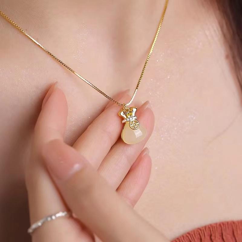 Product Introduction of White chalcedony fortune bag necklace light luxury temperament type new trend senior sense clavicle chain temperament necklace 2