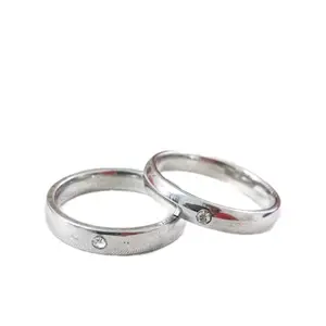 Cincin Couple Titanium putih sudah Ukir Nama sudah Box Merah - Model Rings Love