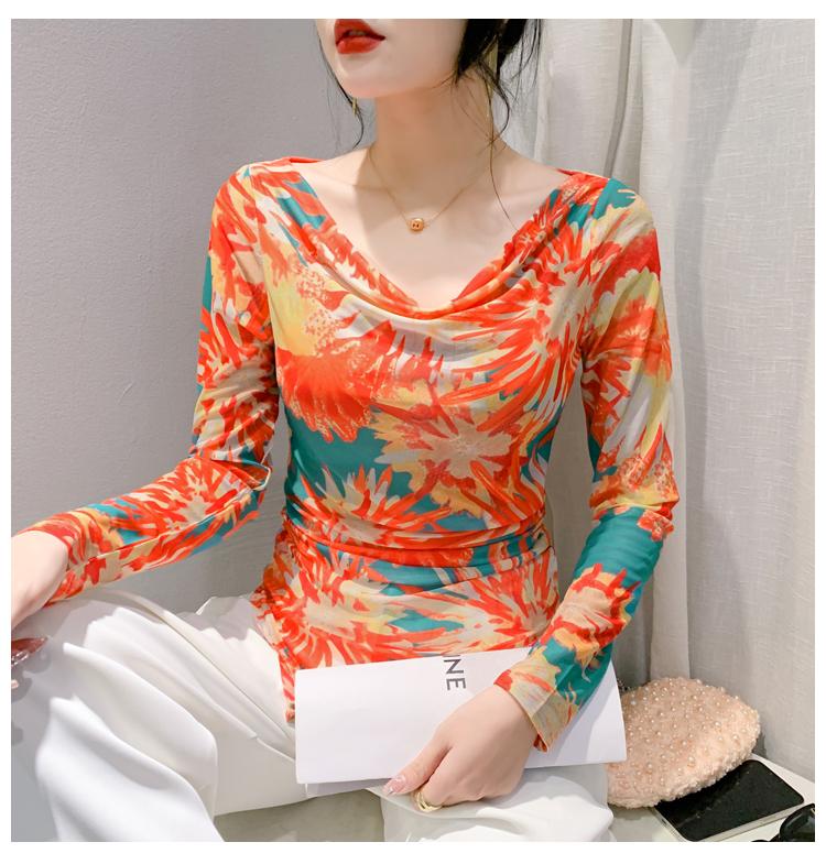 Product Introduction of DL 2025 Early Autumn Long Sleeve Printed T-shirt New Slim Fit Style Regular Pullover V-neck Top Europe and America 9