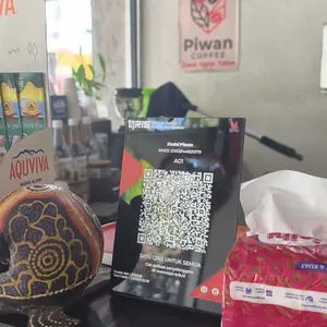 CUSTOM/CETAK QRIS KE AKRILIK BENTUK L PRINT UV MURAH HITAM