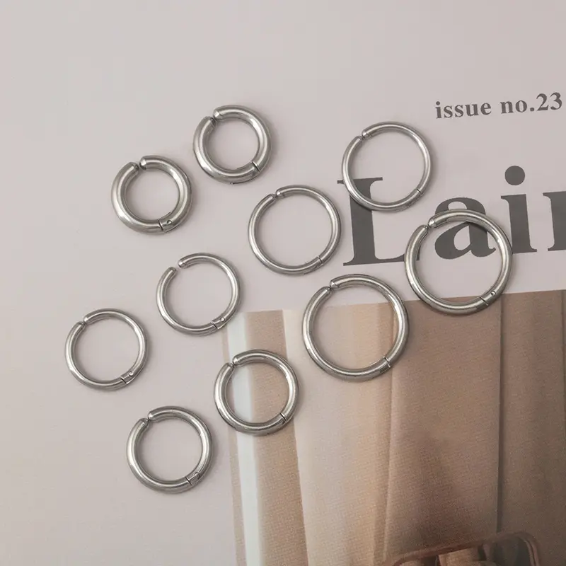 Stainless steel 2024 new fashion commuter simple personality niche plain circle for men and women ear clip earrings