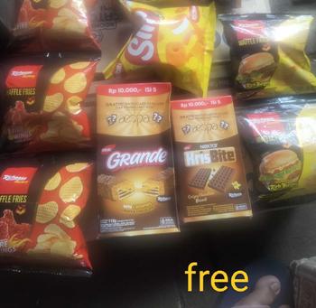 Product Review of Nabati Rolls Keju (8grx20pcs)  Food Food Cookies Cookies Snacks Snacks Camilan Camilan from I** F**i 1