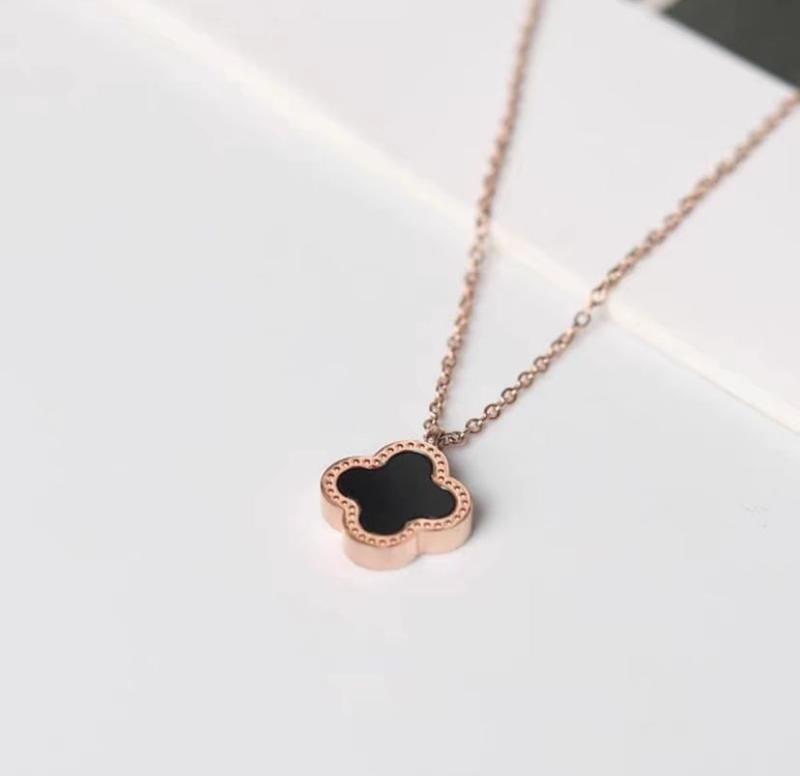 Product Introduction of Kalung Clover Asli - Model Terbaru dengan Serial Number Perhiasan Kalung Harian Model Clover Bolak Balik Perhiasan Harian Anti Karat 5