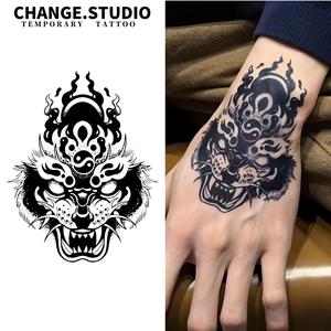 รอยสักชั่วคราว ดีไซน์หลังมือสิงโตไฟ ติดทนนาน 15 วัน กันน้ำและทนต่อการสึกหรอ สติ๊กเกอร์รอยสัก