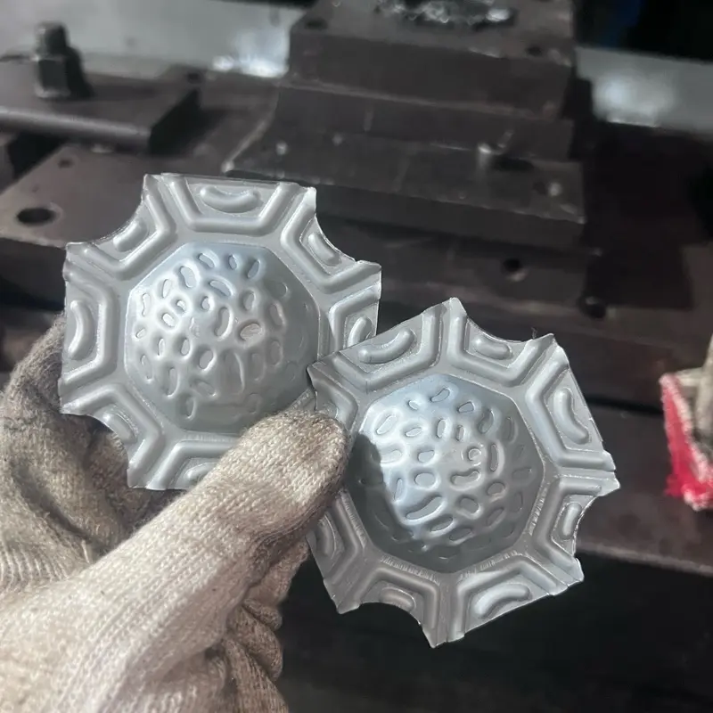 Sắt mỹ thuật ốp cột cầu thang tròn