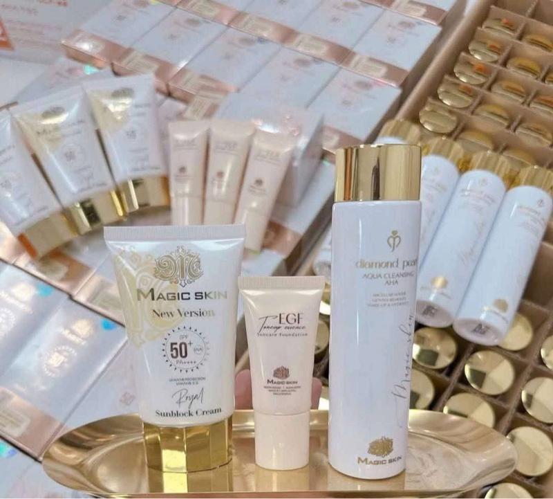 Product Introduction of Kem chống nắng thảo dược cung của Magicskin giúp làn da trắng sáng mịn màng căng bóng . TẶNG KEM NỀN tặng tẩy trang 7