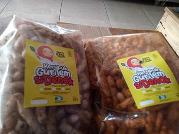 Product Review of Paket Gurilem & Kerupuk Mangkok Pedas isi 500 gram Food Snacks from M**a 1
