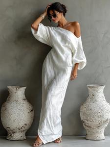 Moda 2026 de alta gama para mujer: vestido midi con mangas largas y hombros descubiertos, ajuste elegante que estiliza la figura, apto para oficina y fiestas