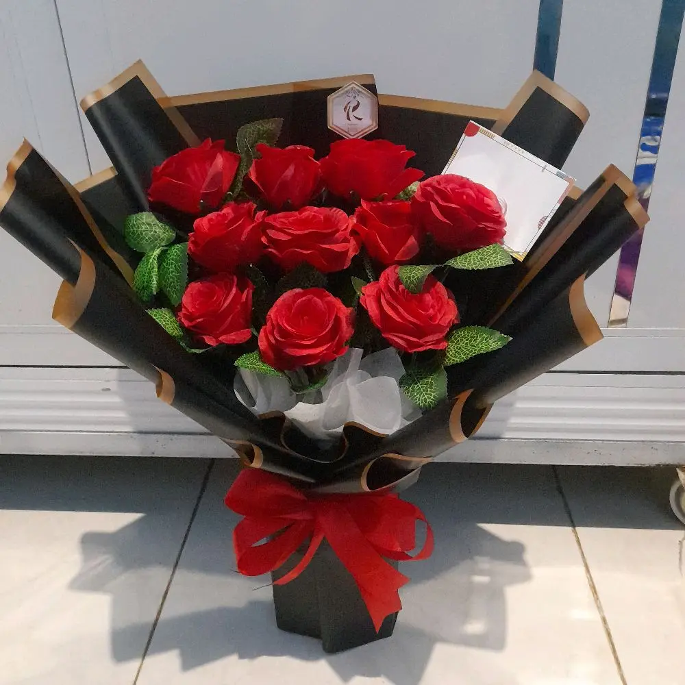 Buket bunga mawar merah / buket wisuda / buket pernikahan ( 1 )