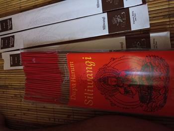 Product Review of Dupa Siliwangi Cendana Terapi 30 Stik - Abu Dingin Asap Tidak Perih di Mata/ sembahyang/aroma terapi/meditasi/wewangian/pengharum ruangan tahan lama from l**I 1