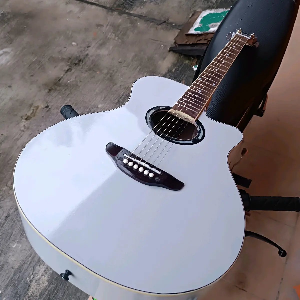 Gitar Akustik Yamaha Apx 500ii warna putih