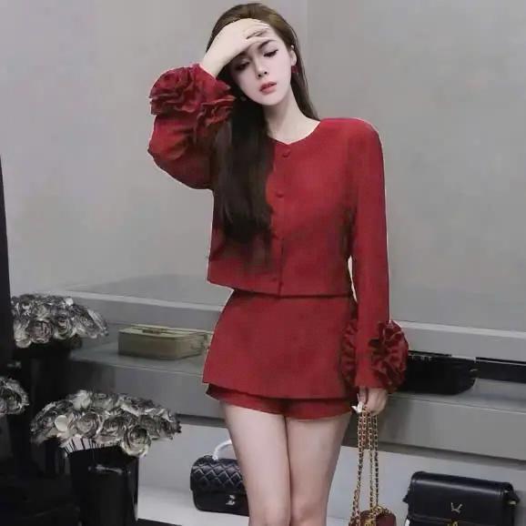  Set Bộ Croptop Ngắn Bigsize Nữ XẢ KHO  Áo Tay Dài Gắn Hoa Quần GIả Váy Tay Ngắn Dễ Thương DV114 Trendy Phong Cách Trẻ Trung Hiện Đại Chất Vải Ford 