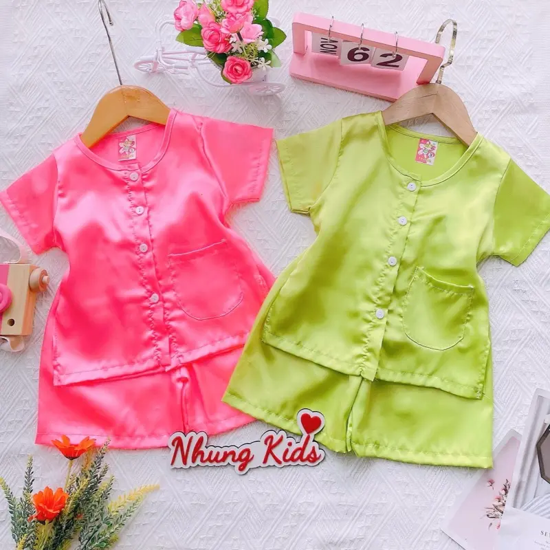 (8-13kg) Bộ bà ba lụa áo lụa bóng cọc tay đính nơ, quần ngắn vải lụa cho bé gái dưới 3 tươi(KHÔNG KÈM KHĂN)