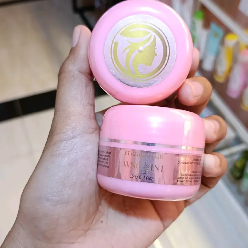 CREAM WSC PREMIUM(FLEK HITAM) 1