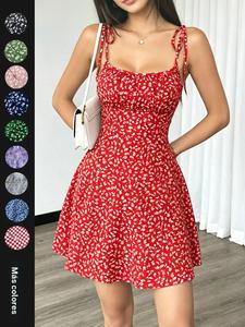 Fecha romántica de verano para vacaciones, vestido corto con ajuste entallado y lazada floral en la cintura, perfecto para actividades al aire libre, diseño elegante y cómodo
