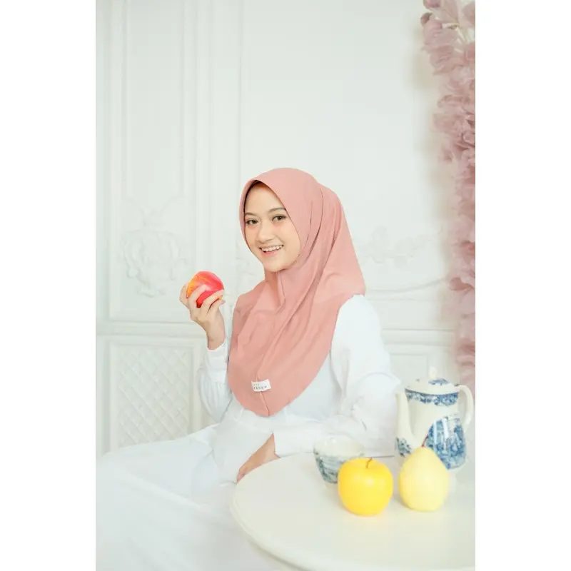 HIJAB LANA BERGO ISNTAN SIZE M JERSY HIJAB INSTAN HAMIDAH KERUDUNG LEBARAN