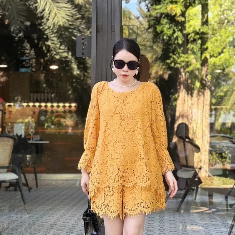 S165 SET BỘ NỮ GỒM ÁO CỔ TRÒN TAY LỬNG LOE VÀ QUẦN SỌT CHẤT LIỆU REN CÚC Ô FREESIZE- set đồ sang chảnh nữ