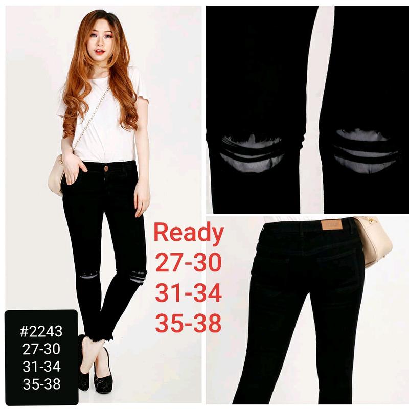 CELANA JEANS WANITA 7/9 DEEPBLACK BRONX 27-38 TIDAK TEMBUS.  7/9 HITAM SOBEK LUTUT TIDAK TEMBUS 0