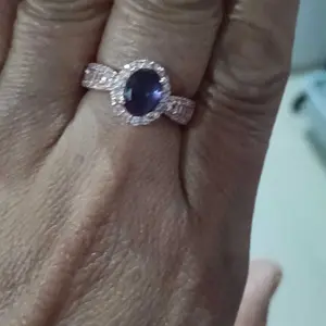 Cincin Wanita Batu Ungu Alami - Hadiah Spesial untuk Kekasih yang Menyukai Kristal Warna Kerajaan yang Melambangkan Cinta Abadi